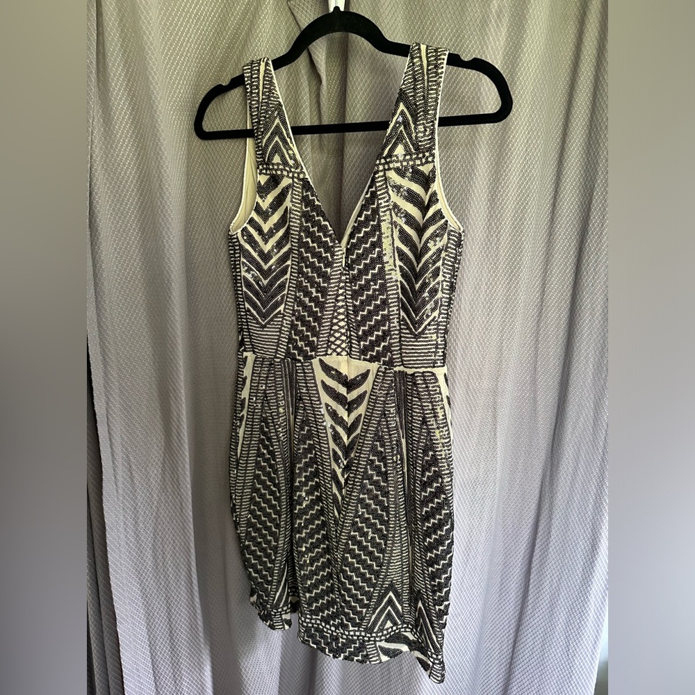 Lulu's Black and Cream V-Neck Geometric Mini Dress